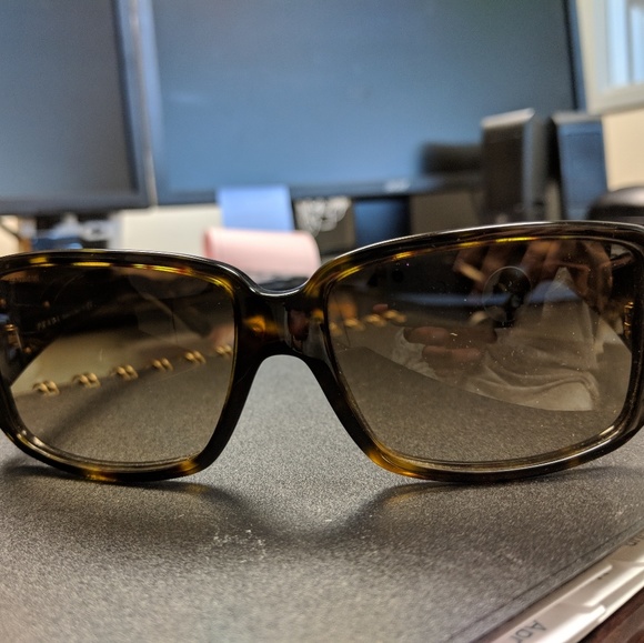 Prada sunglasses - Picture 2 of 4